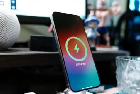 仙游苹果15换屏服务分享用什么充电器给iPhone15充电更好 